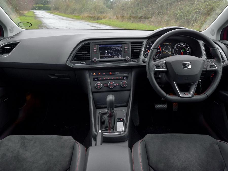 Seat Leon ST FR 2014 года  (UK) (фото 2 из 13)